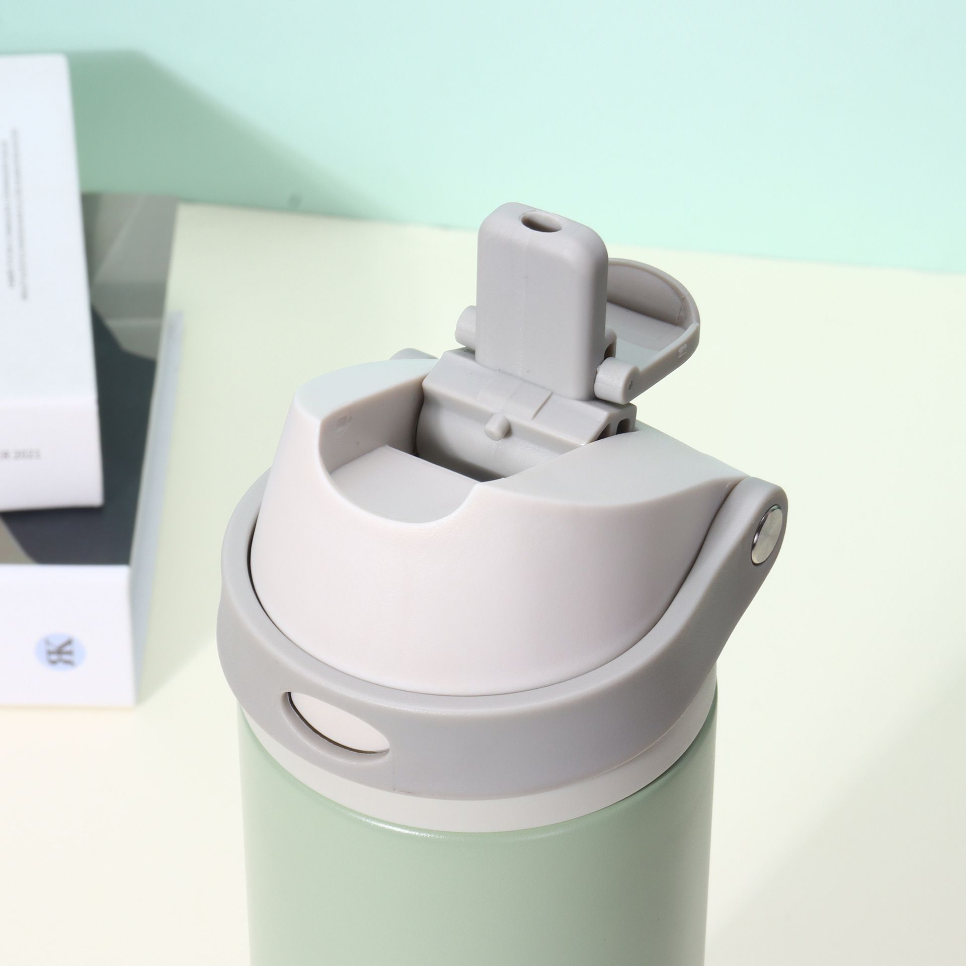 Stainless Steel Insulated Water Bottle with Dual - Drink Flip - Top Lid & Foldable Straw (18/24/32/40oz)